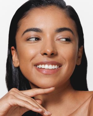 nouba concealer touch coprente levigante applicato 204 00 B 01