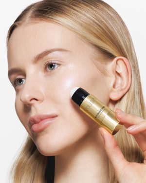 nouba highlighter nooubaglow luminoso versatile hero model 49002 00 B 01