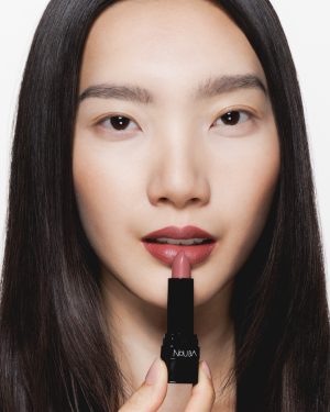 nouba lipstick velvet touch N2 cremoso luminoso hero model 460 00 B 01